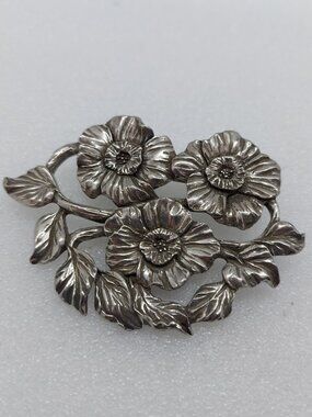 Vintage 1990 Seagull Pewter Canada Flower Design Brooch / Pin